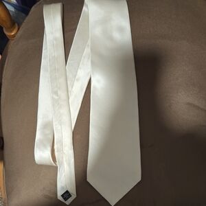 Arrow Light Cream 100% Silk Men's Tie